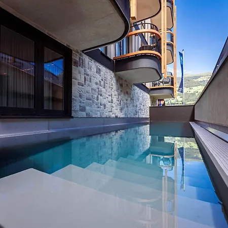 Modern Holiday With 2 Bedrooms In