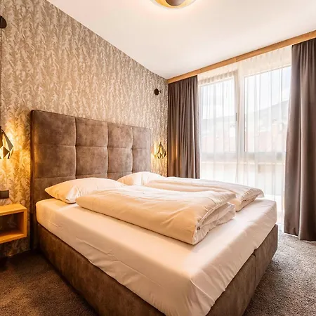 Modern Holiday With 2 Bedrooms In Apartmán Fügen