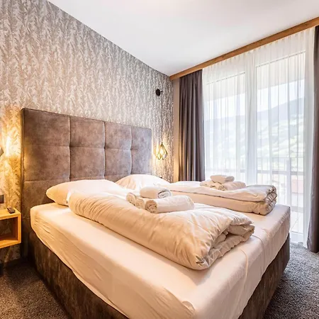 Modern Holiday With 2 Bedrooms In *
